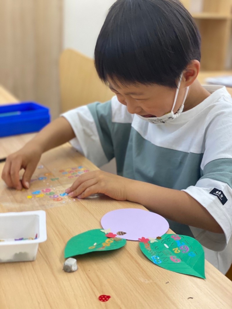 あじさいの壁面製作 5月 ビーフレンズ 京都の放課後等デイサービス 児童発達支援事業所なら 人気no 1のビーフレンズに